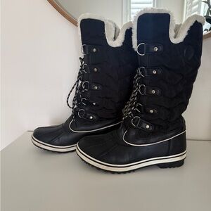 Black and White Winter Boots/snow boots